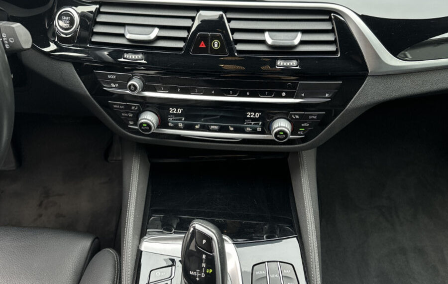 BMW 520d Touring Luxury-Line NAV+LED+HEAD-UP+H&K+KAM