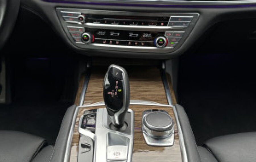 BMW 740i M-Sport NAV+LED+SHZ+HiFi+KAMERA+2Hd+WLAN+PP