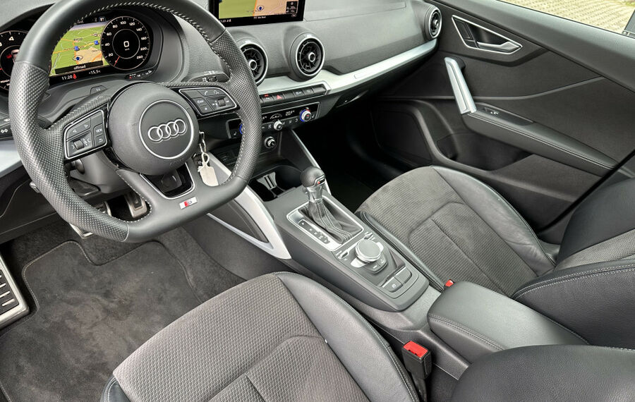 Audi Q2 40 TFSI Quattro S-Line NAV+LED+PANO+VCOCKPIT 