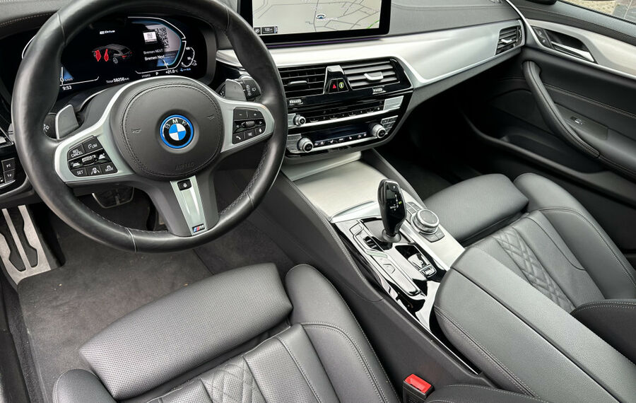 BMW 530e Touring M-Sport NAV+LASER+ACC+HEAD-UP+PANO