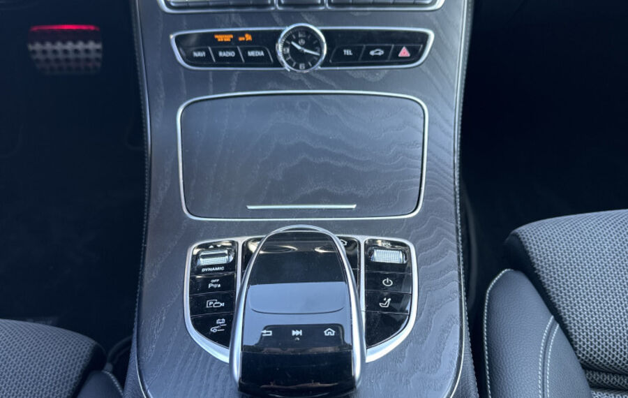 Mercedes-Benz E 300de T Sport NAV+LED+AHK+KAM+CARPLAY+DAB+18ZO