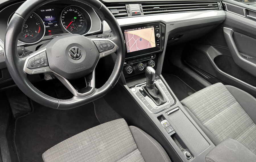 VW Passat Variant 2.0 TDI DSG Business NAV+LED+AHK