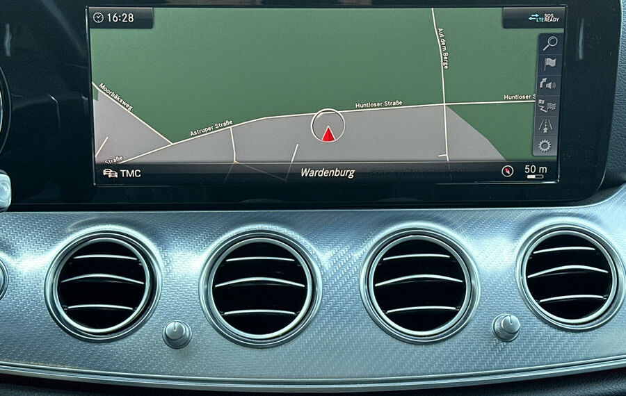 Mercedes-Benz E 300 de T Sport-Style NAV+LED+PANO+DISTRONIC+PP