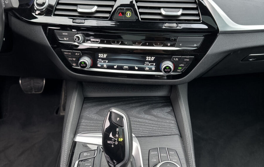 BMW 530e Touring xDrive M-Sport NAV+LED+KAM+CARPLAY