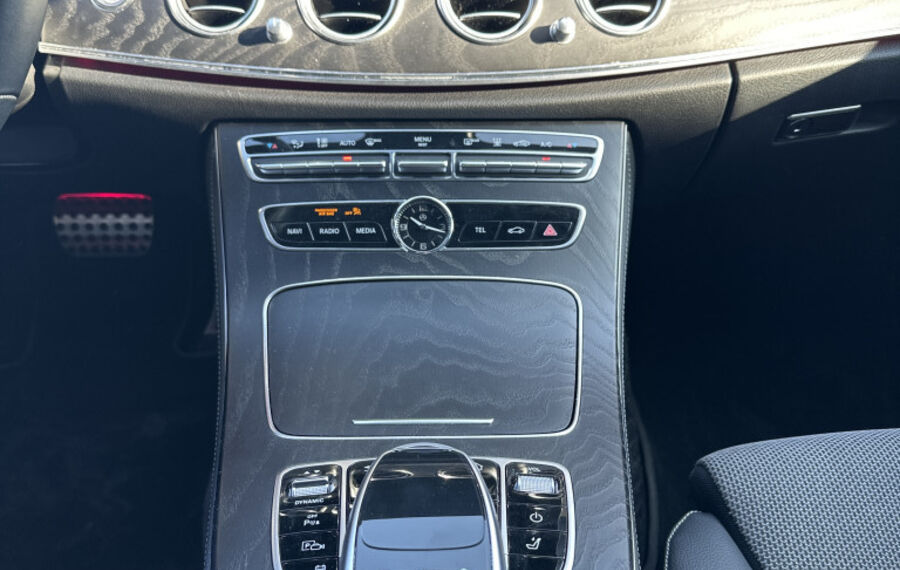 Mercedes-Benz E 300de T Sport NAV+LED+AHK+KAM+CARPLAY+DAB+18ZO