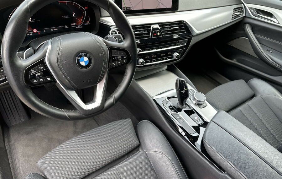 BMW 520d Touring Sport-Line NAV+LED+AHK+360°+H&K+ACC