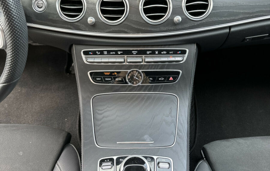 Mercedes-Benz E 300 de T AMG-Line NAV+LED+DISTRONIC+BURMESTER