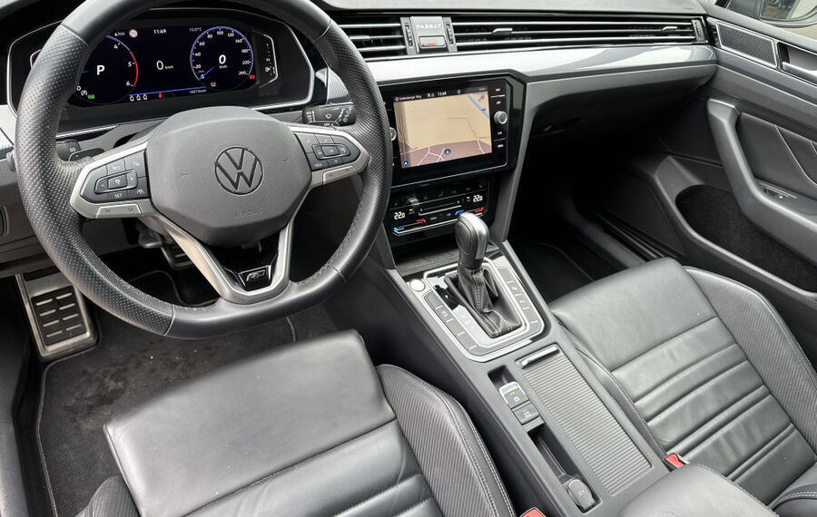 VW Passat Variant 2.0 TDI DSG R-Line NAV+LED+PANO  