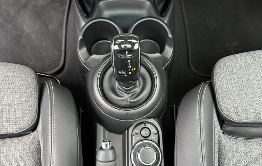 MINI Cooper S Sport-Aut. Black-Ext. NAV+LED+PANO+KAM