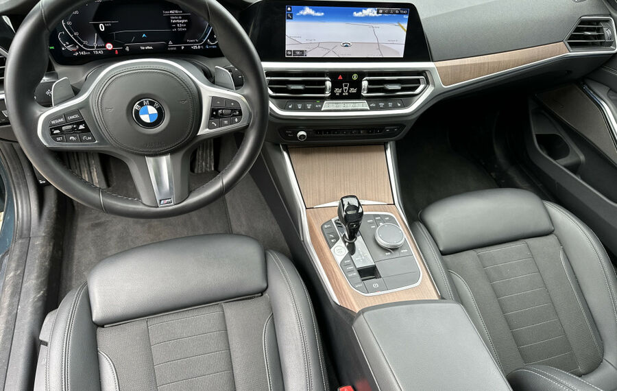 BMW 330e Touring xDrive Sport Line NAV+LED+PANO+AHK