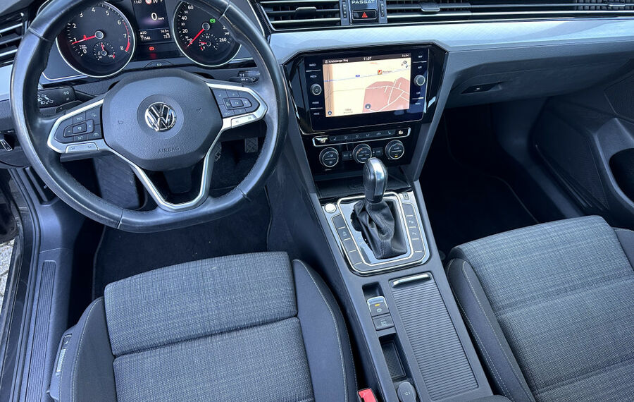 VW Passat Variant 2.0 TSI DSG NAV+LED+AHK+PANO+ACC