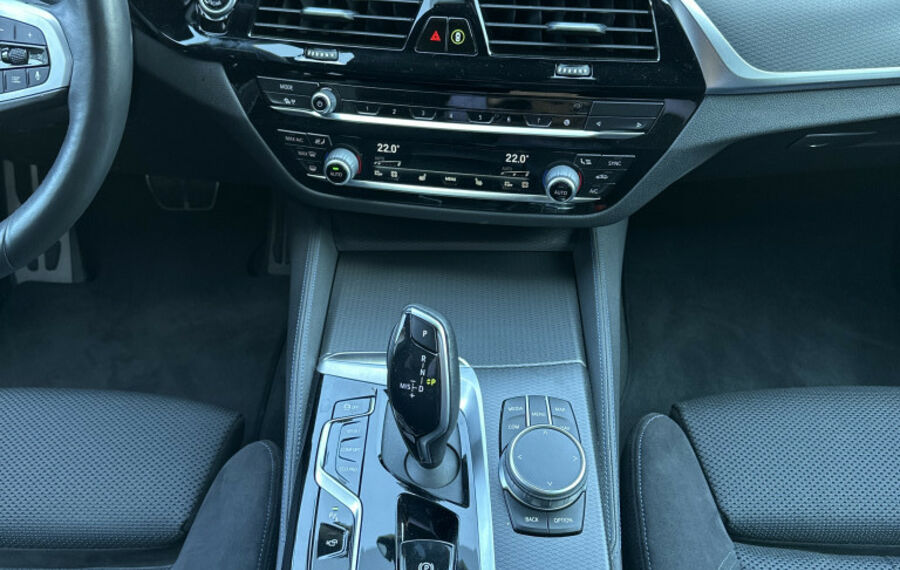 BMW 530i Touring M-Sport NAV+LED+360°+LIVE-COCKPIT  