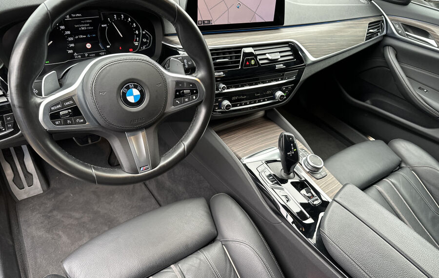 BMW 530e Touring M-Sport NAV+LASER+AHK+HEAD-UP+18ZO