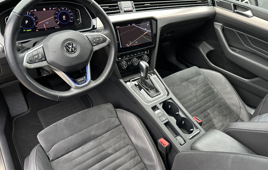 VW Passat Variant GTE R-Line NAV+LED+AHK+PANO+18ZO