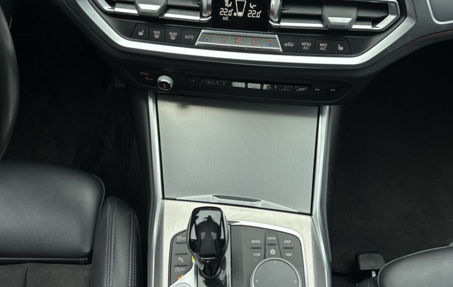 BMW 330i Touring M-Sport NAV+LED+ACC+PANO+H&K+19ZOLL