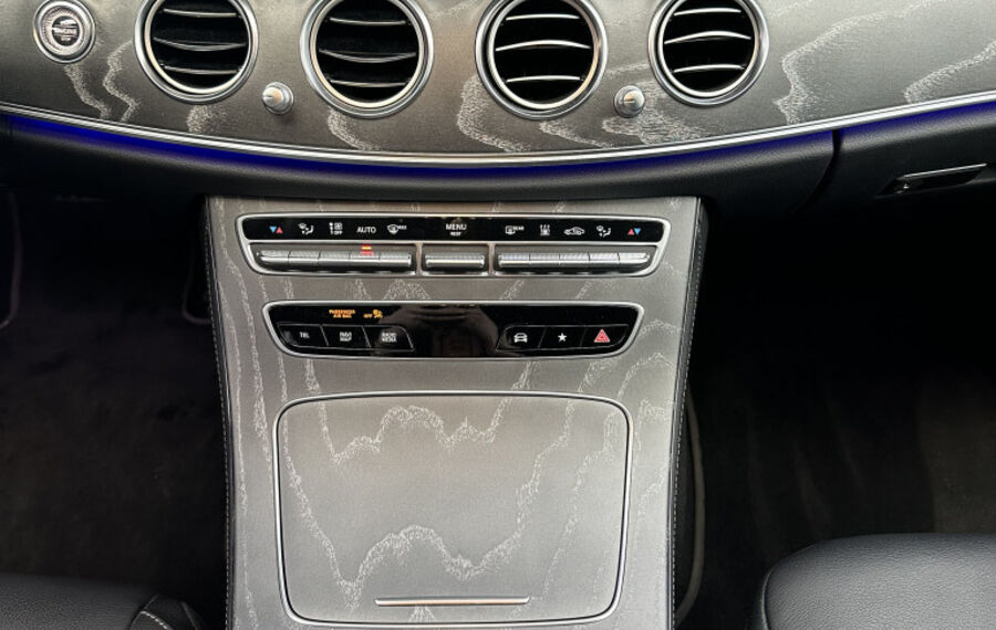 Mercedes-Benz E 300de T 4M AMG-Line NAV+LED+AHK+WIDESCR+HEADUP