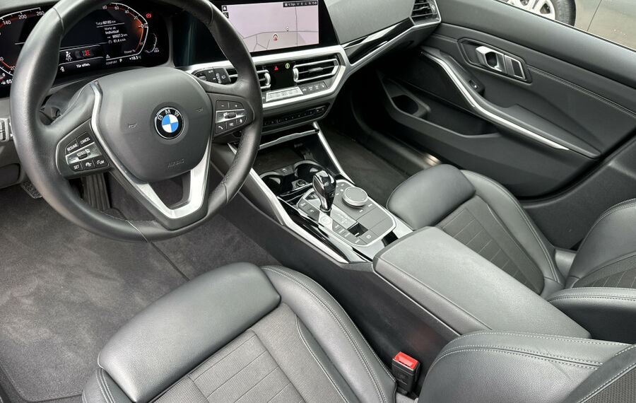 BMW 330d Touring Sport-Line NAV+LED+PANO+AHK+HIFI+PP