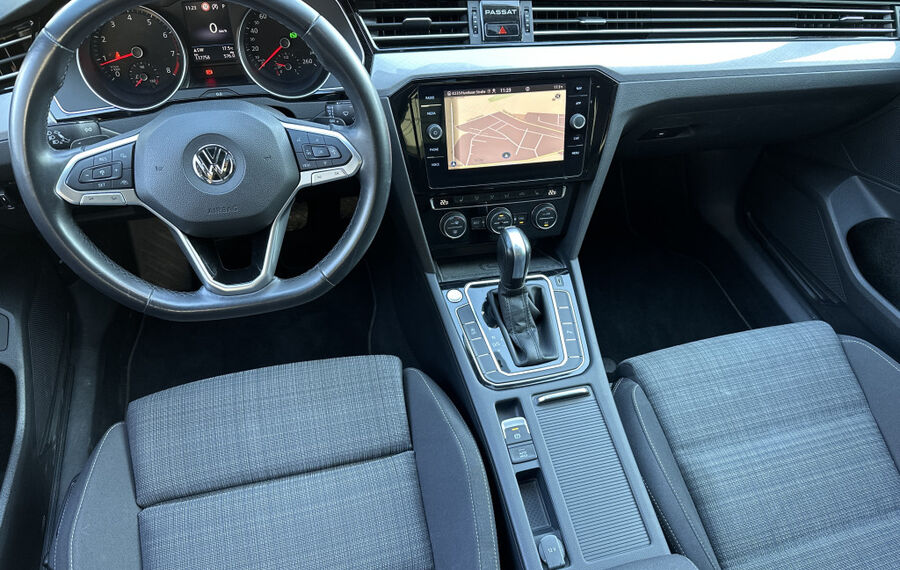 VW Passat Variant 1.5 TSI DSG Business NAV+LED+PANO