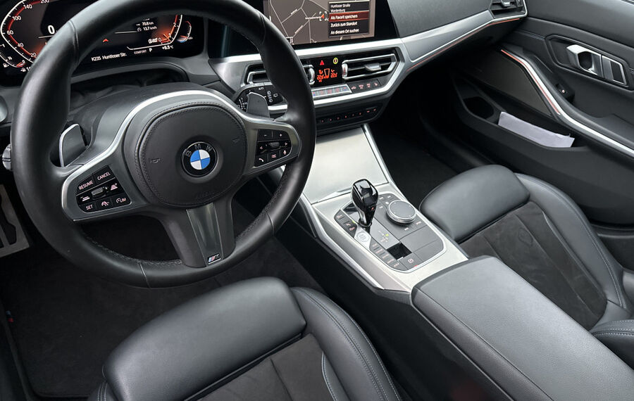 BMW 330i Touring M-Sport NAV+LED+ACC+PANO+H&K+19ZOLL