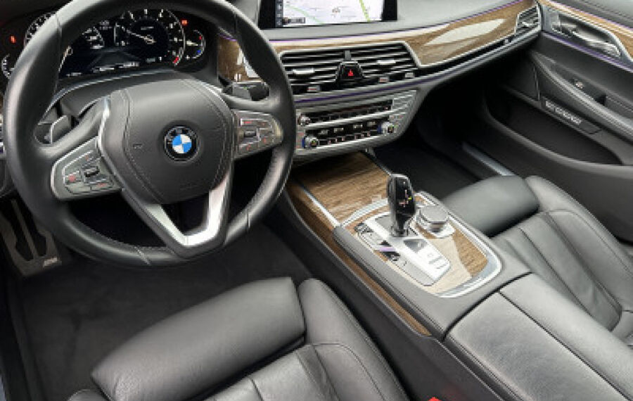 BMW 740i M-Sport NAV+LED+SHZ+HiFi+KAMERA+2Hd+WLAN+PP