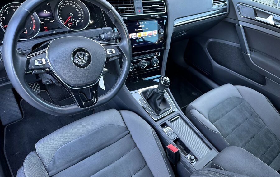 VW Golf Variant 1.5 TSI Highline NAV+LED+ACC+AHK+PP