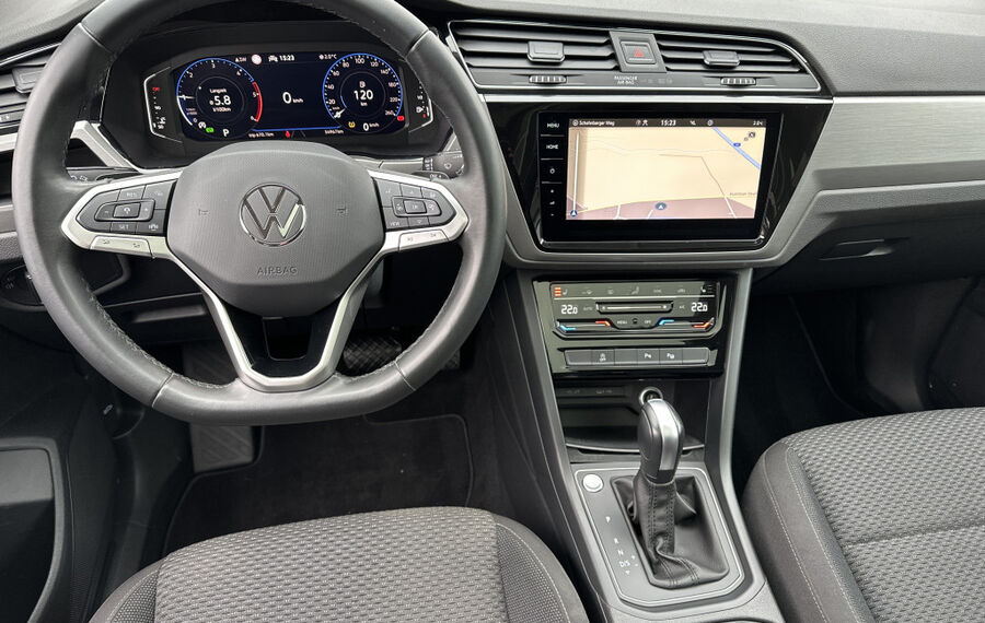 VW Touran 2.0 TDI DSG CL NAV+LED+AHK+PANO+VCOCKPIT