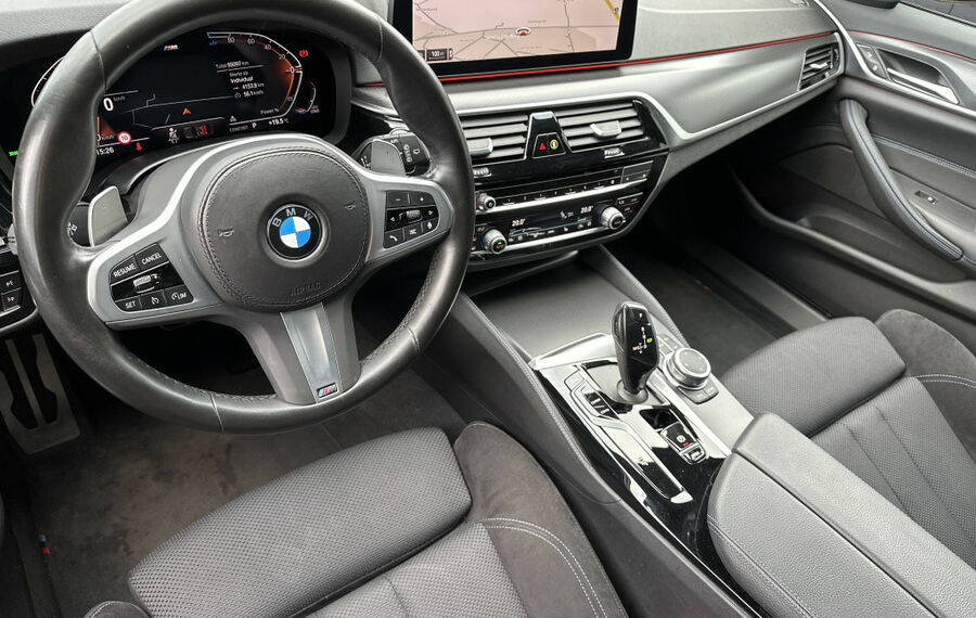 BMW 520d Touring M-Sport NAV+LED+AHK+PANO+KAMERA+1HD