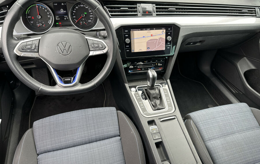 VW Passat Variant 1.4 TSI GTE NAV+LED+AHK+360°+ACC 