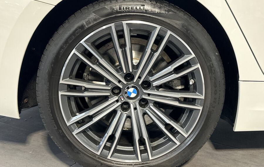 BMW 330d Touring M-Sport NAV+LED+PANO+HIFI+KAMERA+PP