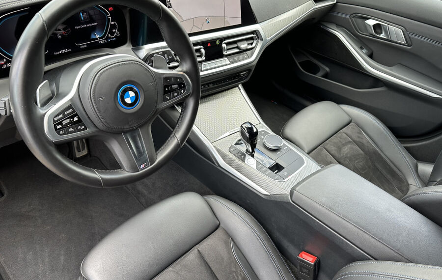 BMW 330e Touring Aut. M-Sport NAV+LASER+PANO+HIFI+SH