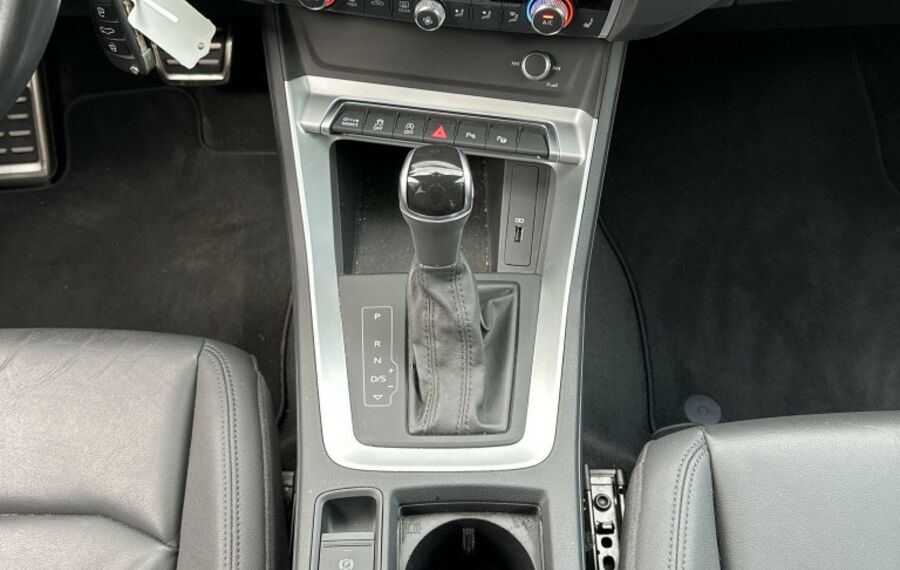 Audi Q3 40 TDI Quattro S-Line NAV+LED+19ZOLL+VCOCKPIT