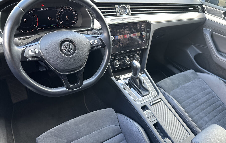 VW Passat Variant 1.5 TSI DSG HL NAV+LED+ACC+VCOCK 