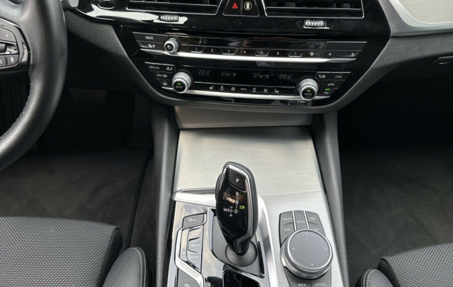 BMW 520d Touring Sport-Line NAV+LED+AHK+360°+H&K+ACC