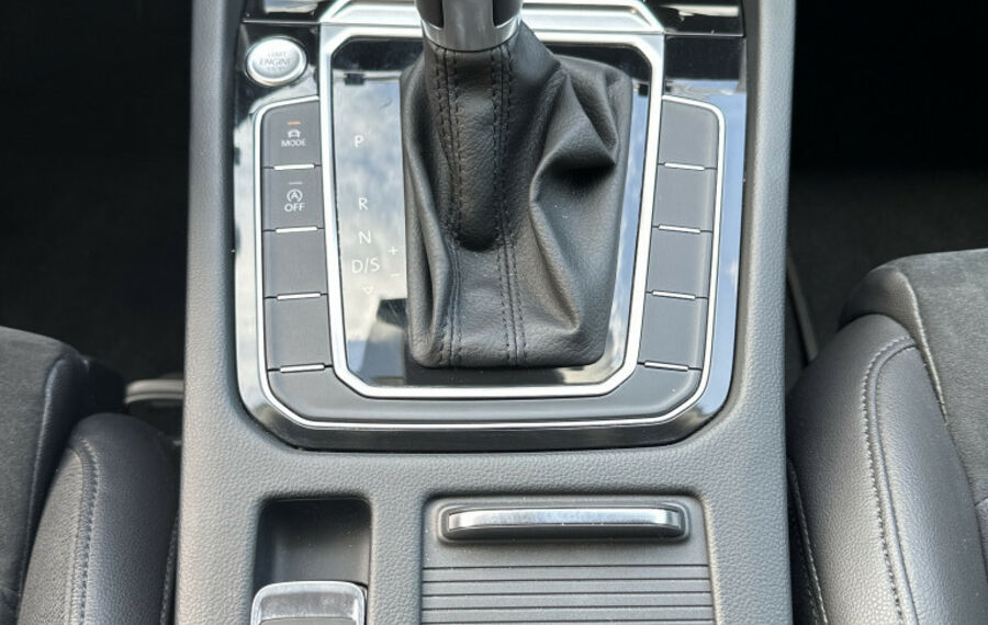 VW Passat Variant 1.5 TSI DSG HL NAV+LED+ACC+VCOCK 