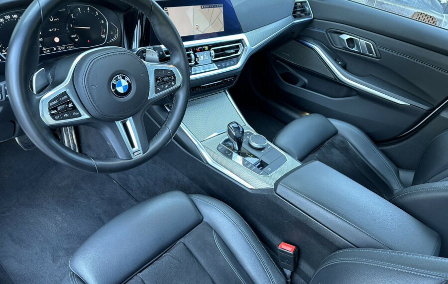 BMW 330i Touring M-Sport NAV+LED+ACC+AHK+PANO+19ZOLL