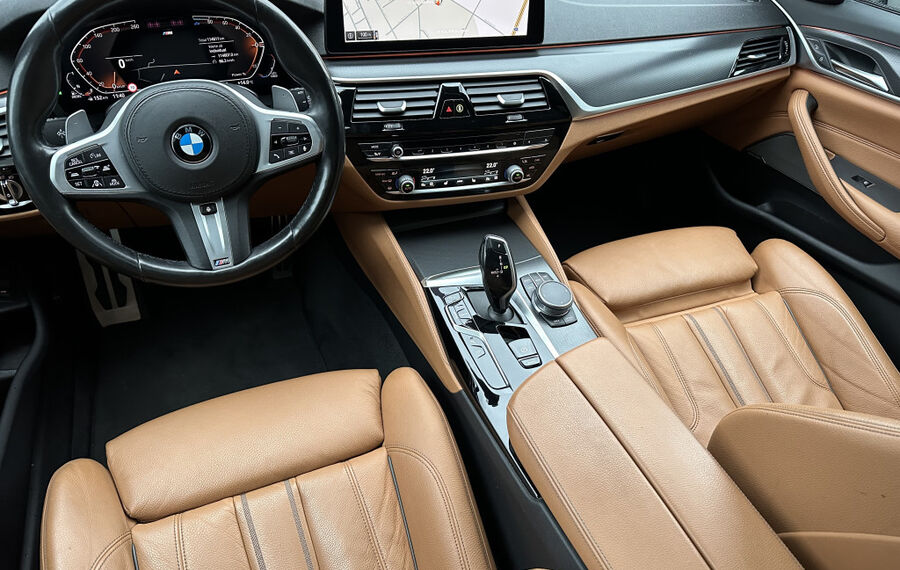 BMW 520d Touring xDrive M-Sport NAV+LED+PANO+AHK+HUD