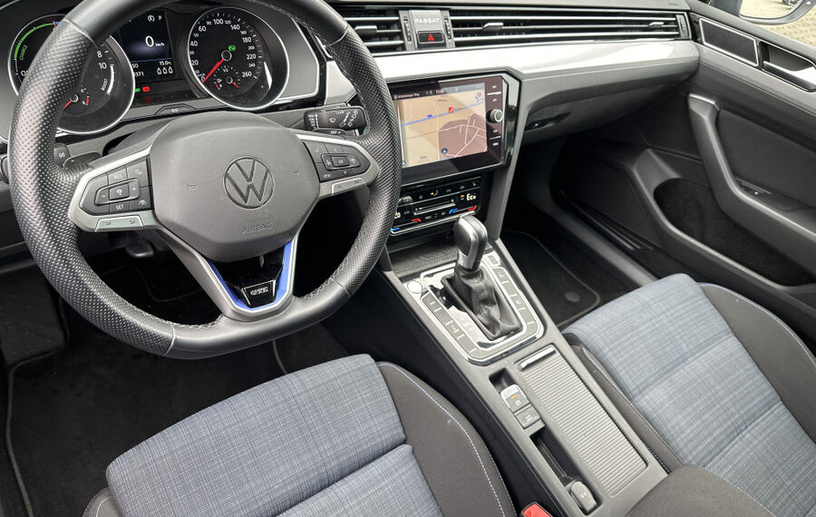 VW Passat Variant 1.4 TSI GTE NAV+LED+AHK+360°+ACC 