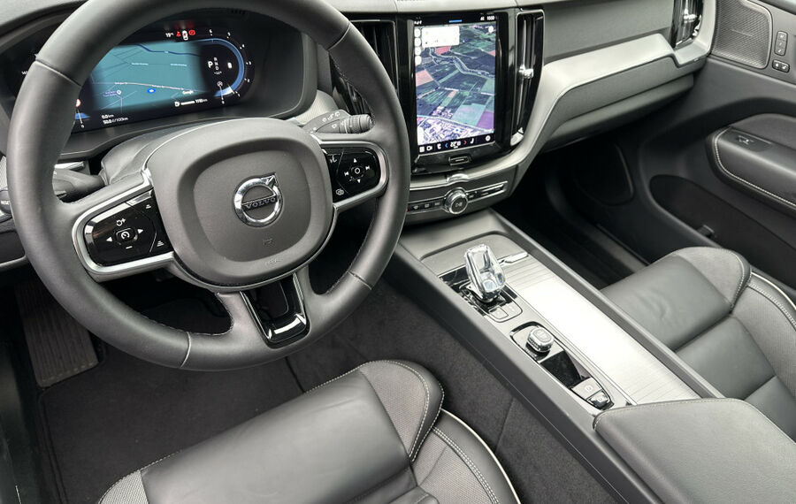 Volvo XC60 B4 AWD Plus Dark NAV+LED+PANO+H&K+AHK+KAM