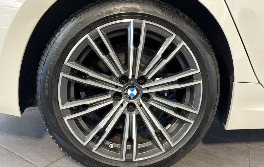 BMW 330d Touring M-Sport NAV+LASER+ACC+HEAD-UP+18ZO