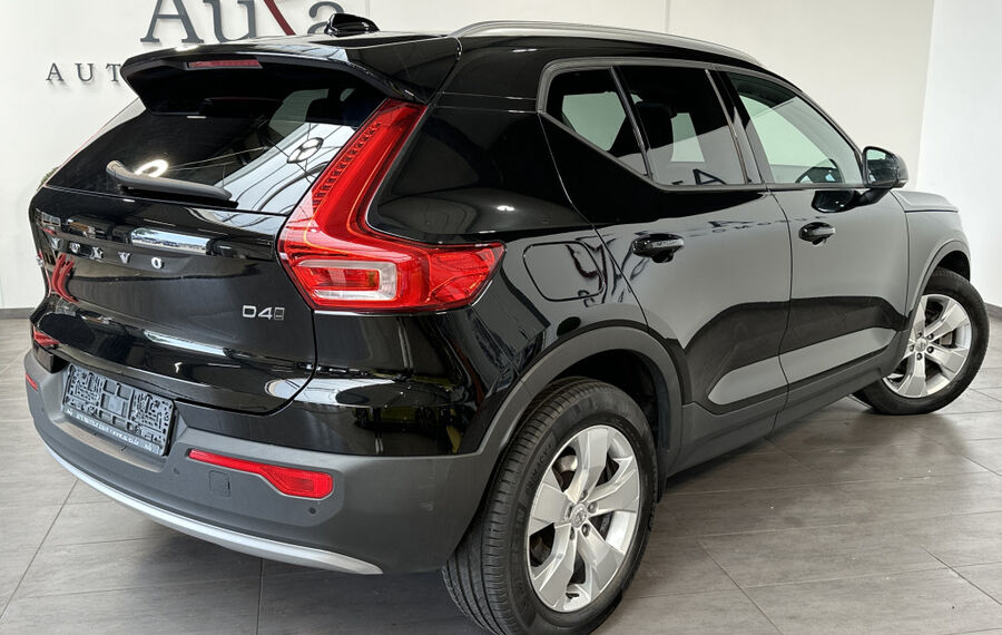 Volvo XC40 2.0 D4 Momentum AWD NAV+LED+KAMERA+AHK+18ZO