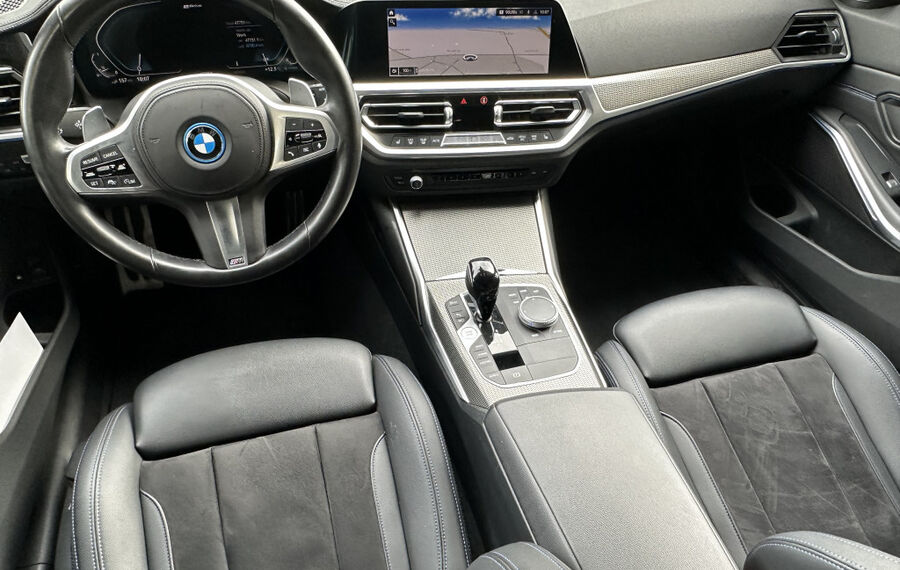 BMW 330e Touring M-Sport NAV+LASER+HEAD-UP+PANO+KAM 