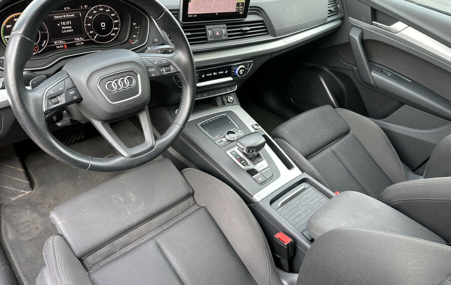 Audi Q5 50 TFSI e Qu S-Line NAV+LED+PANO+CARPLAY+AHK