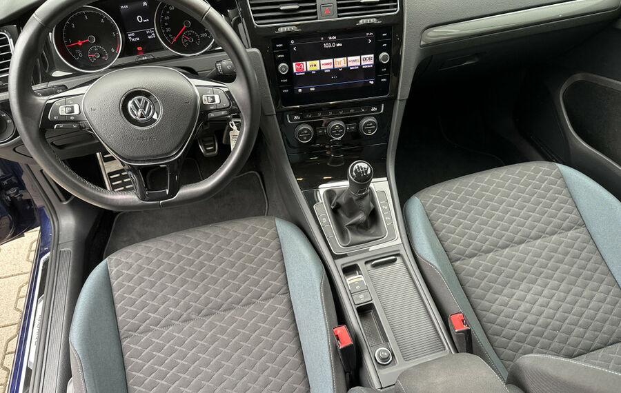 VW Golf 1.6 TDI IQ.DRIVE NAV+LED+ACC+17ZOLL+SHZ+1HD