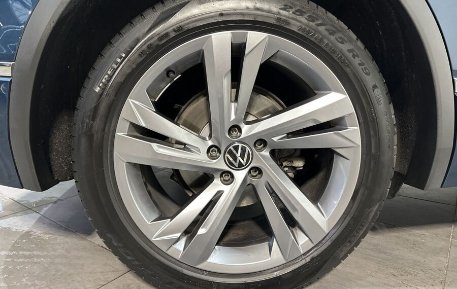 VW Tiguan 2.0 TDI DSG R-Line NAV+LED+AHK+VCOCK+ACC 