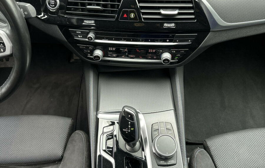 BMW 520d Touring M-Sport NAV+LED+AHK+ACC+WLAN+KAMERA