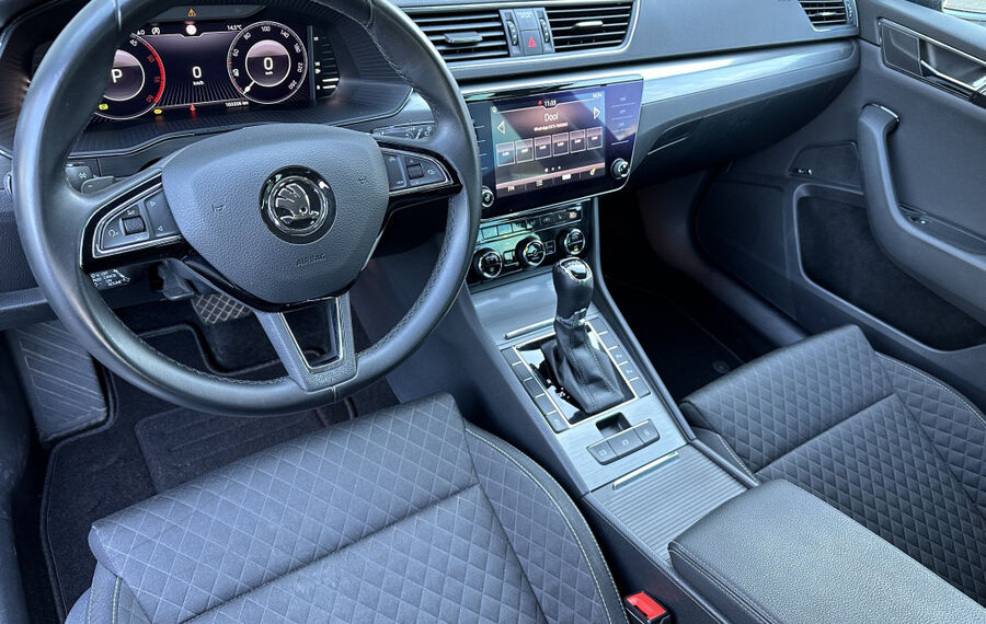 Skoda Superb Combi 2.0 TDI DSG NAV+LED+ACC+VCOCKPIT+PP