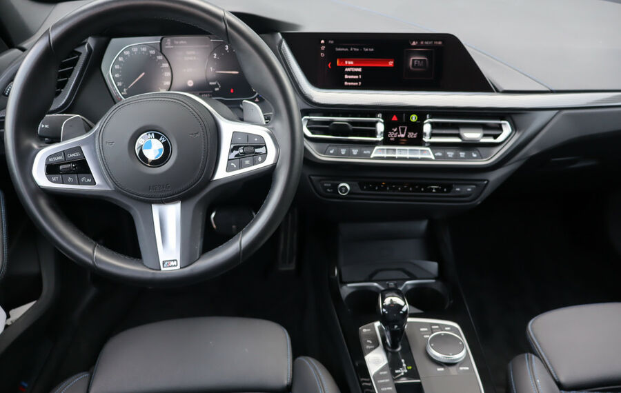 BMW M135i xDrive 5-Türer NAV+LED+18ZOLL+LIVE-COCKPIT