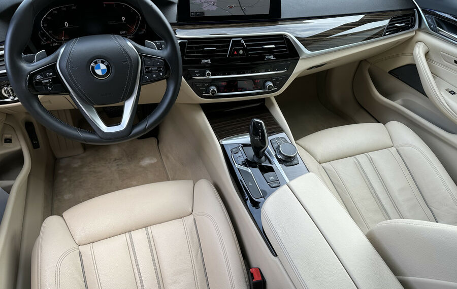 BMW 520d Touring xDrive Sport-Line NAV+LED+AHK+PANO