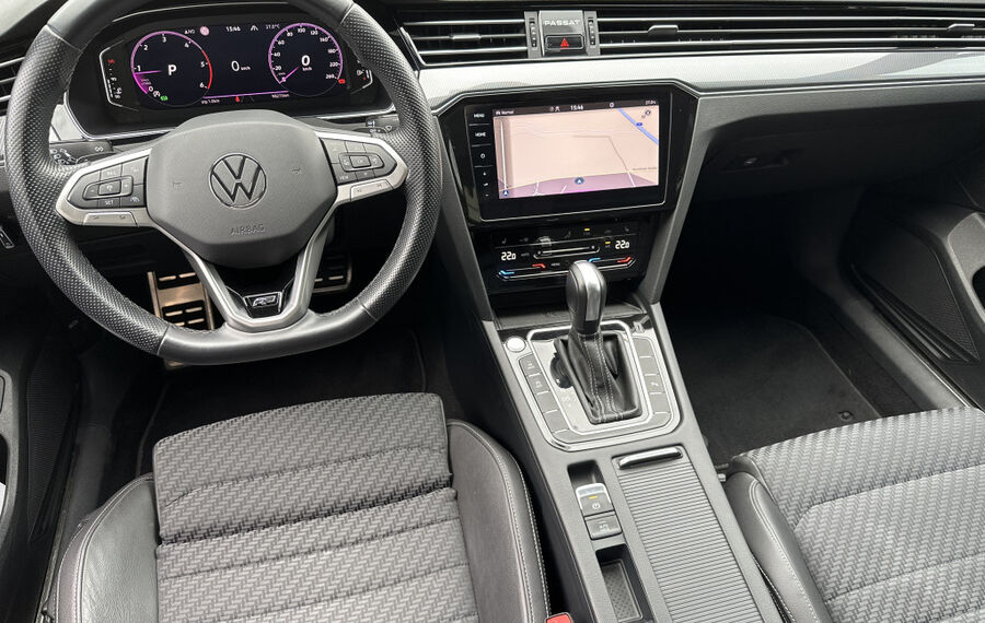 VW Passat Variant 2.0 TDI DSG R-Line NAV+LED+PANO  