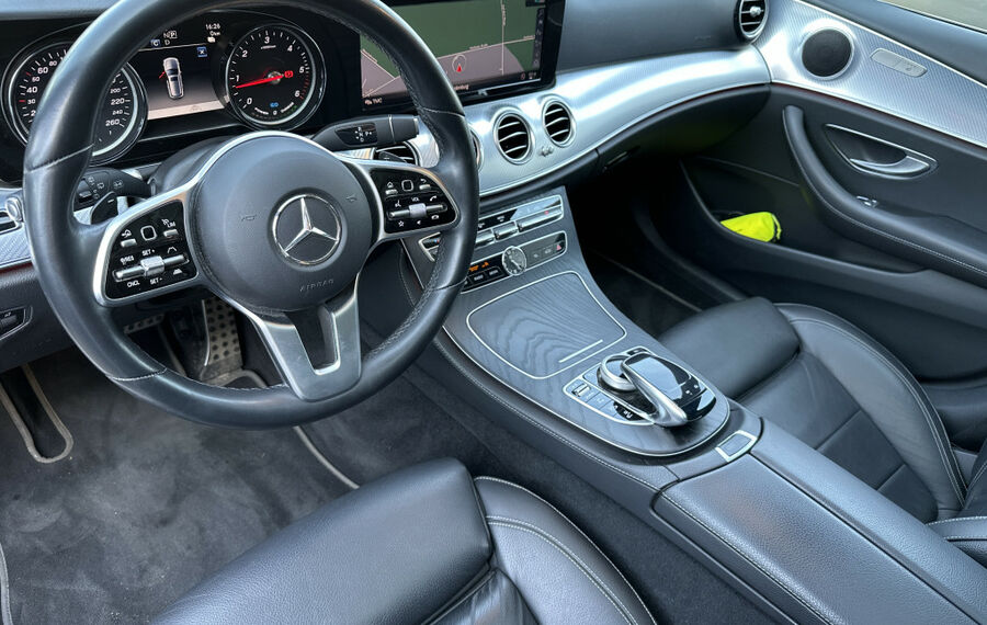 Mercedes-Benz E 300 de T Sport-Style NAV+LED+PANO+DISTRONIC+PP